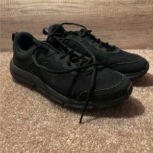 Under Armour Men's All-Black Sneakers UA Charged Assert 10 size 11